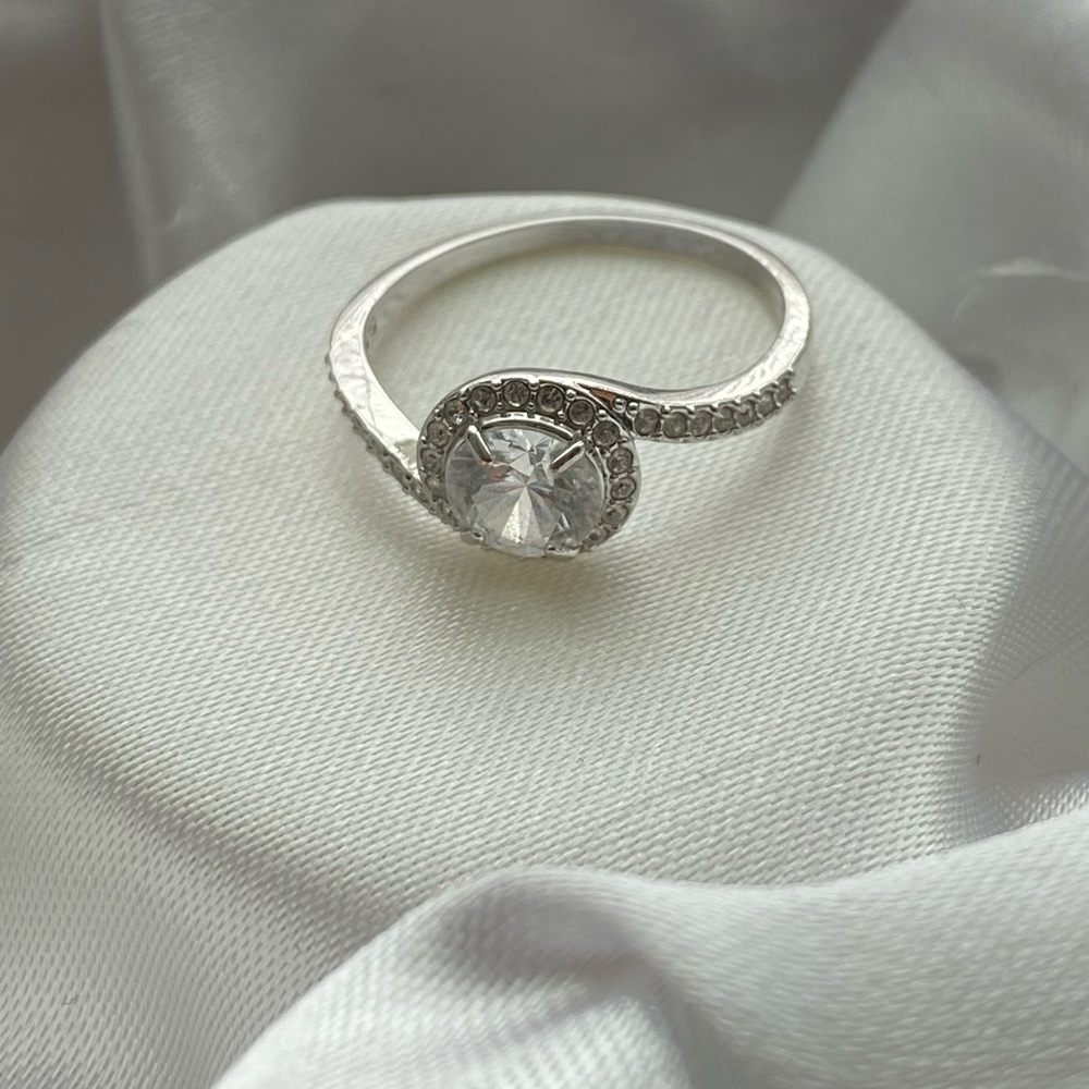 Swarovski Attract Swirl Ring